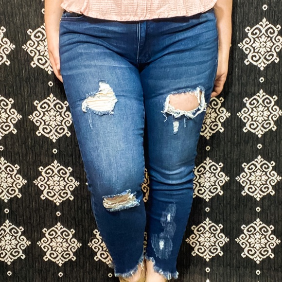 boutiques that sell kancan jeans